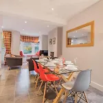 3 Bed In Oc-sz411 * Κέσγουικ